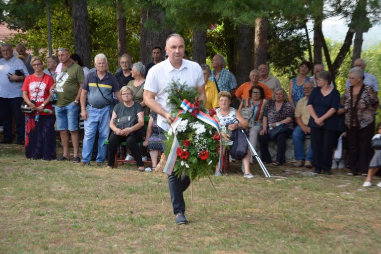 У ДОЊОЈ ТРНОВИ ОБИЉЕЖЕНО 80 ГОДИНА ОД УСТАНКА ПРОТИВ ФАШИЗМА | Centar za kulturu Ugljevik